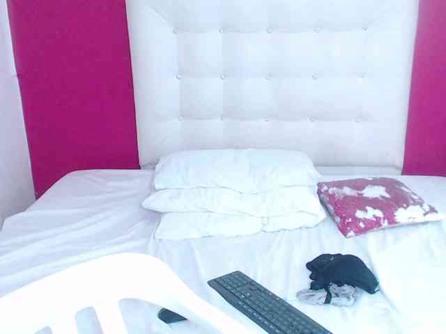 curvy-cumeater webcam