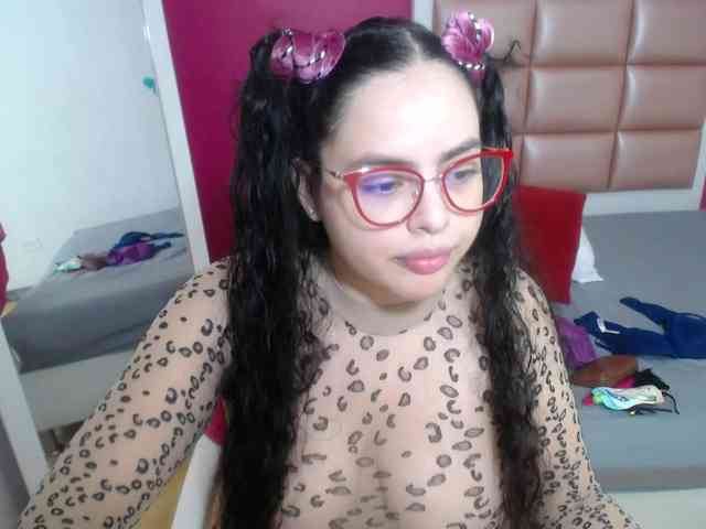 curvy-cumeater webcam