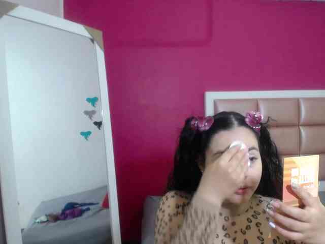 curvy-cumeater webcam