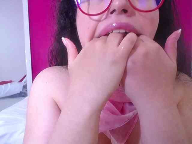 curvy-cumeater webcam