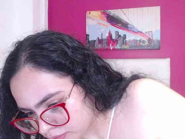 curvy-cumeater webcam