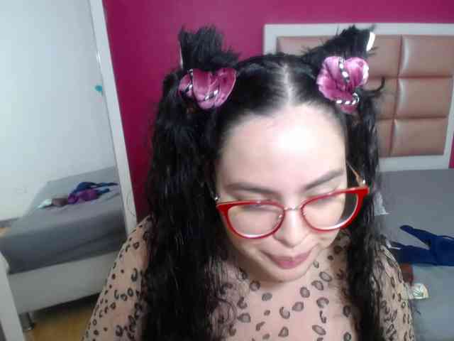 curvy-cumeater webcam