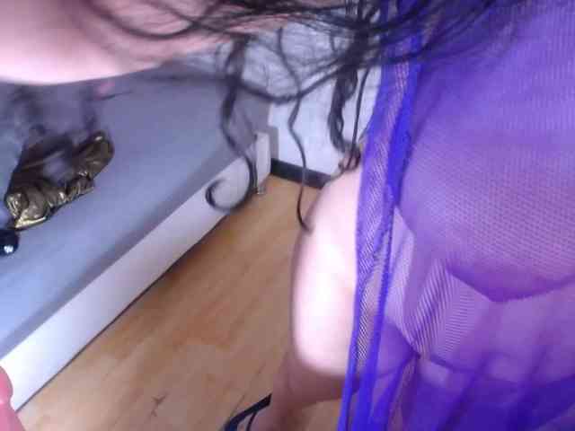curvy-cumeater webcam