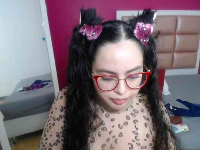 online porn webcam Curvy-cumeater