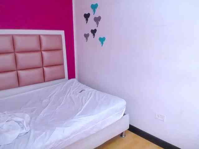 curvy-cumeater Live Webcam on BongaCams