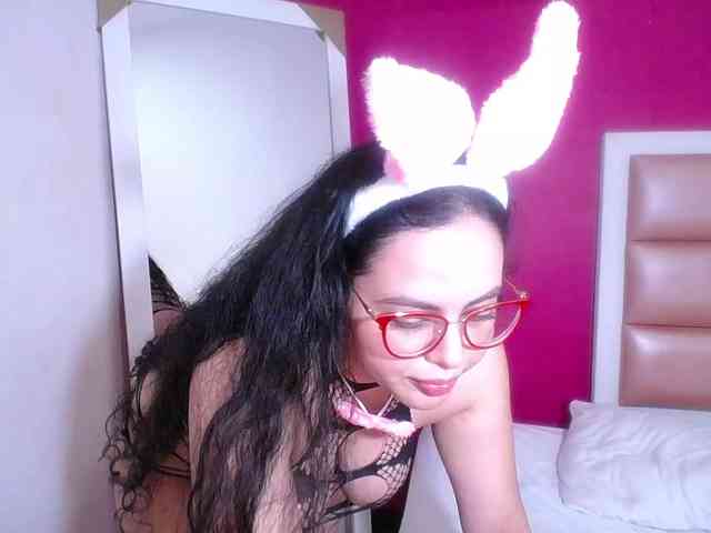 curvy-cumeater webcam