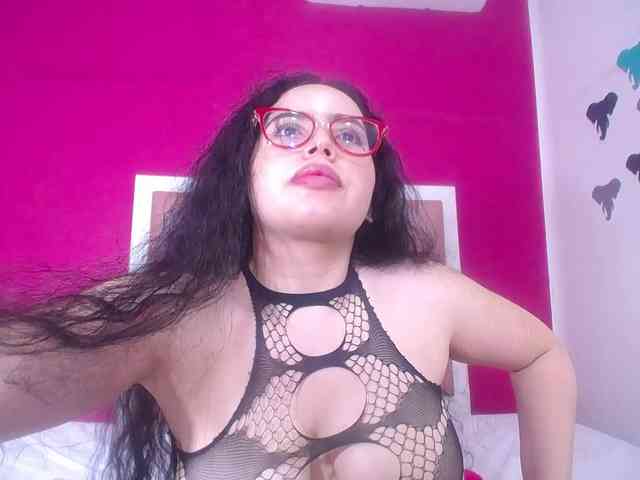 curvy-cumeater