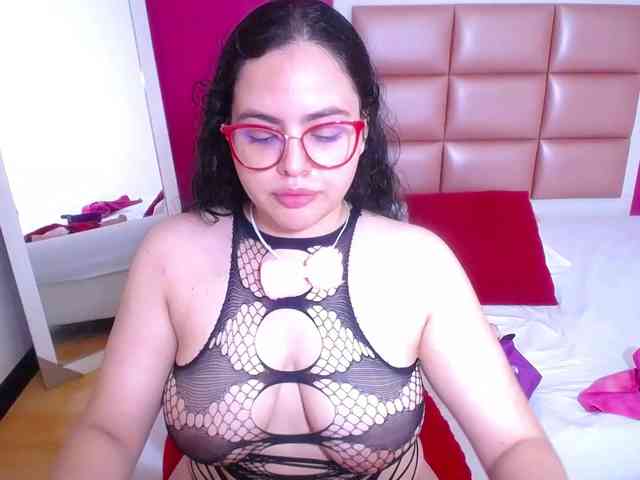 curvy-cumeater webcam