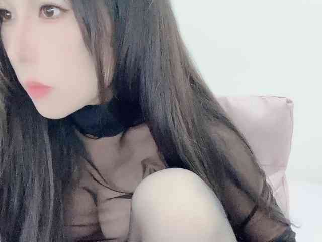 Q-Mini Live Webcam on BongaCams