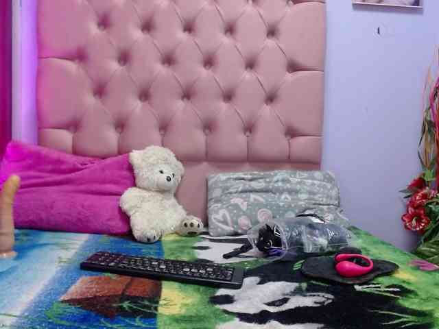 kyliemoan webcam