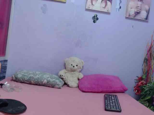 kyliemoan webcam