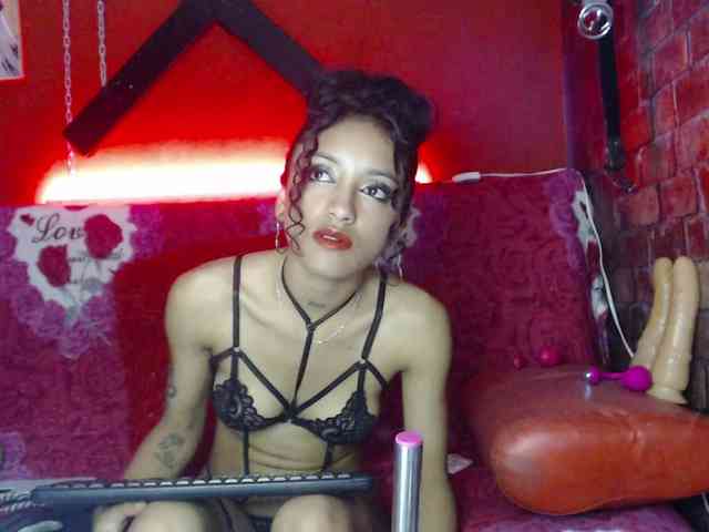 kyliemoan webcam