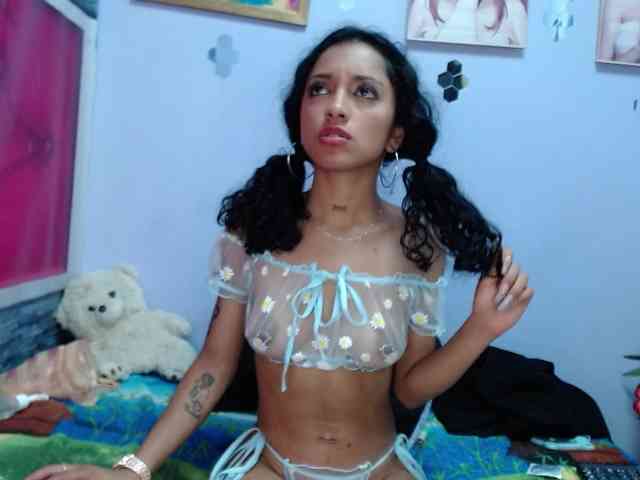kyliemoan webcam