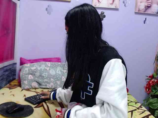 kyliemoan webcam