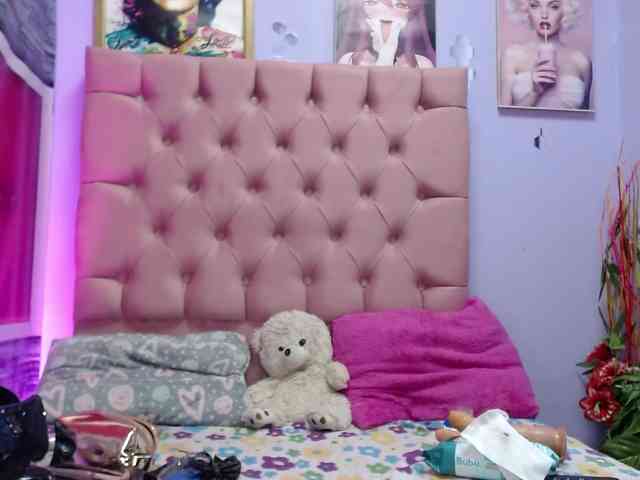 kyliemoan webcam