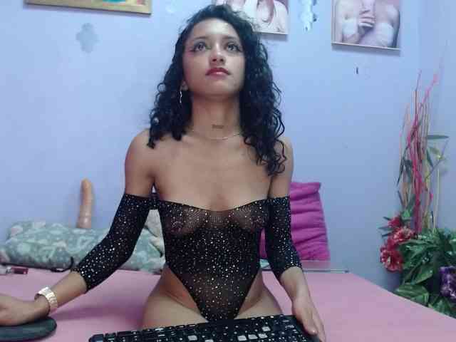 kyliemoan webcam