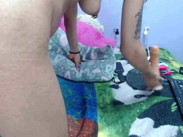 kyliemoan webcam