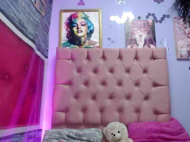 kyliemoan webcam
