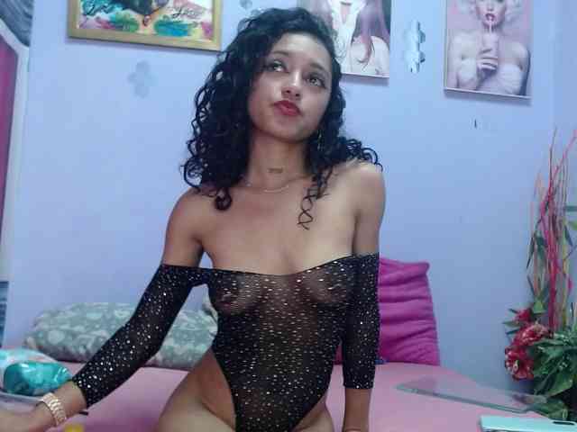 kyliemoan webcam