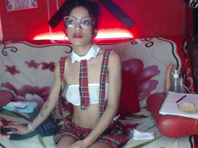 kyliemoan webcam