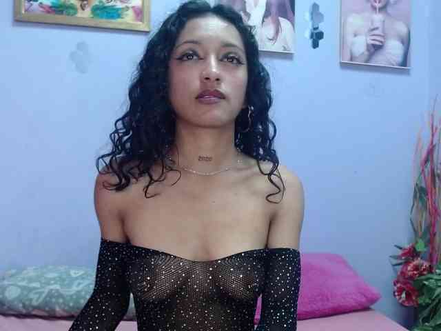 kyliemoan webcam