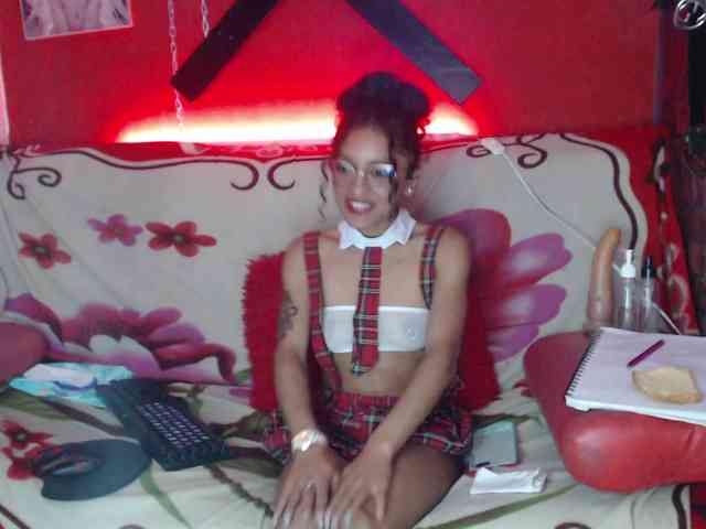 kyliemoan webcam
