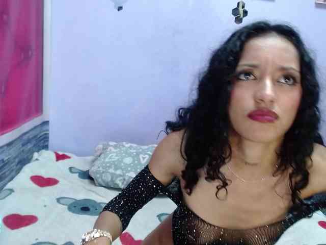 kyliemoan webcam