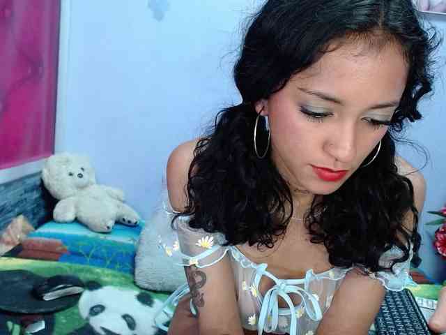 kyliemoan webcam