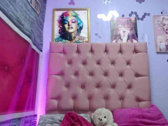 kyliemoan webcam