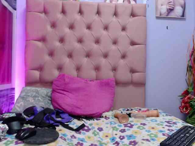 kyliemoan webcam