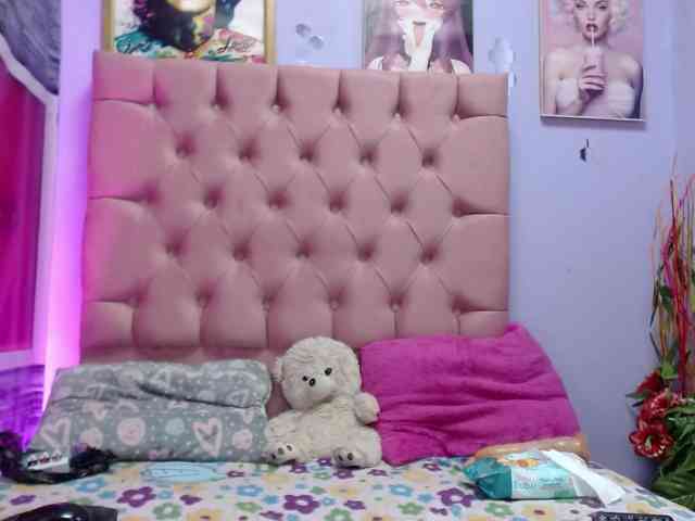 kyliemoan webcam