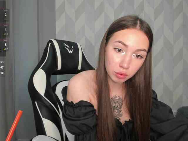 Mia-small44 webcam