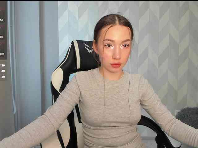Mia-small44 webcam