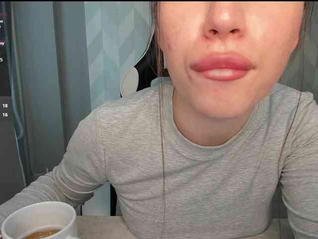 Mia-small44 webcam