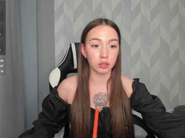Mia-small44 webcam