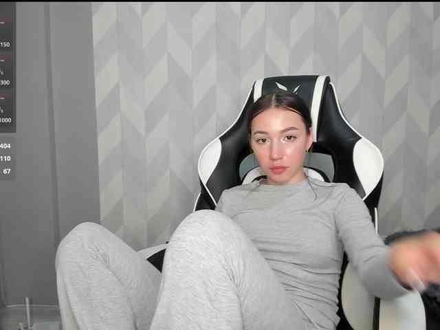 Mia-small44 webcam