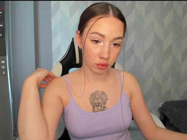 Mia-small44 webcam