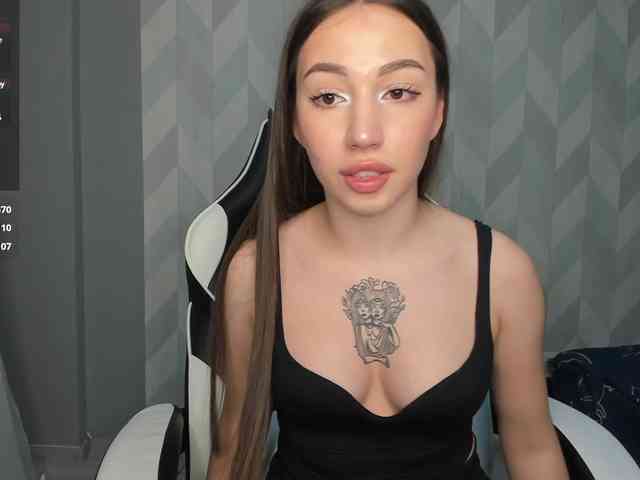 Mia-small44 webcam