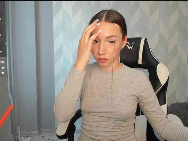 Mia-small44 webcam