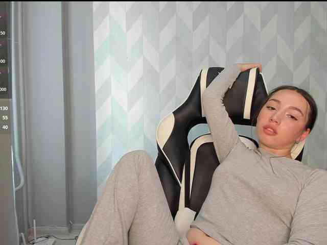 Mia-small44 webcam