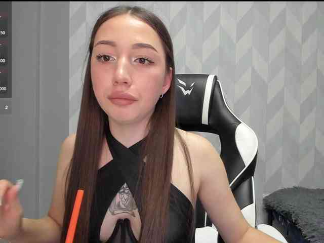 Mia-small44 webcam
