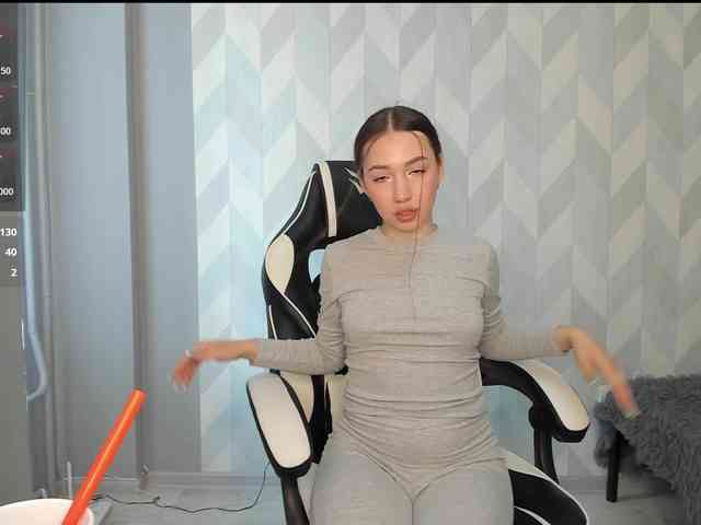 Mia-small44 webcam