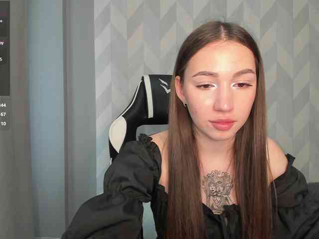 Mia-small44 webcam