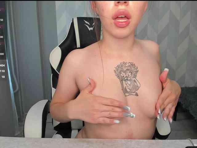 Mia-small44 webcam