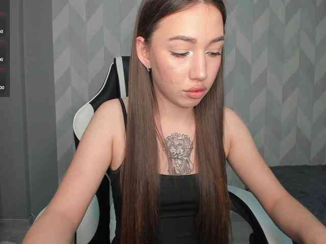 Mia-small44 webcam