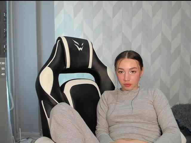 Mia-small44 webcam