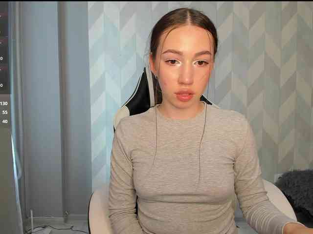 Mia-small44 webcam