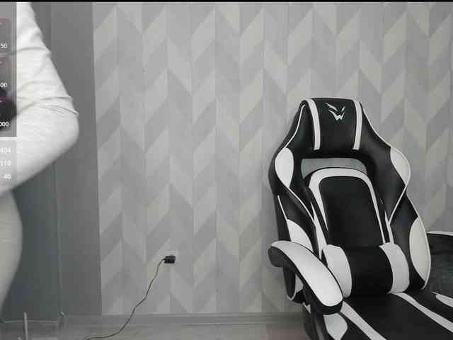Mia-small44 webcam
