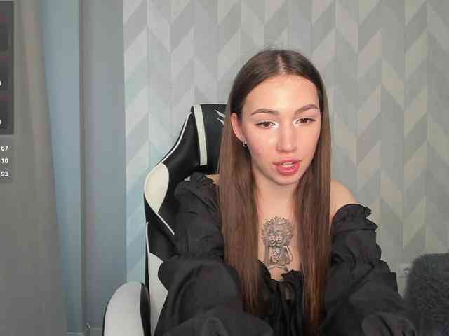 Mia-small44 webcam