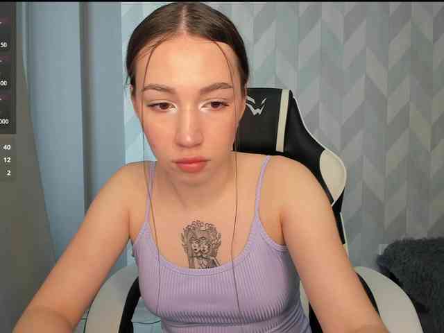Mia-small44 webcam